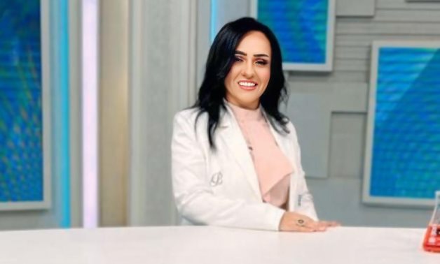 بسمة جميل: زيارة السيسي وماكرون لمستشفى العريش تجسد الدور الإنساني والريادي لمصر تجاه أشقائها 