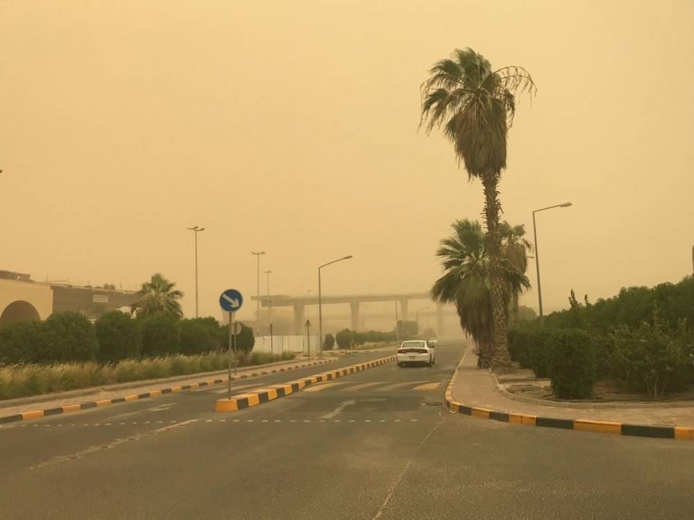 «الأرصاد» تحذر  من رمال مثارة وأتربة  على بعض المناطق
