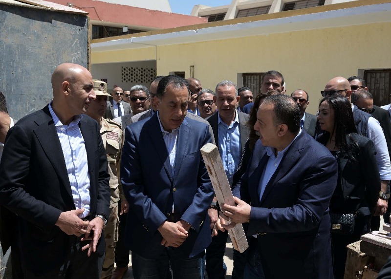 رئيس الوزراء يتفقد مدرسة أسيوط الثانوية الزخرفية ومعرض منتجات التعليم الفني| صور رئيس الوزراء يتفقد مدرسة أسيوط الثانوية الزخرفية ومعرض منتجات التعليم الفني| صور
