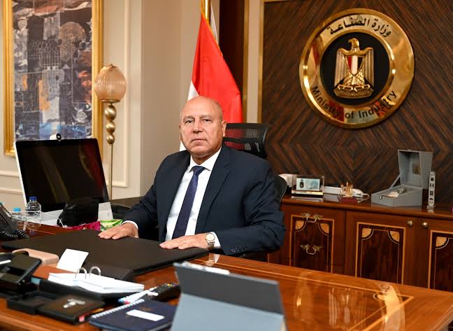 الأضخم في تاريخ مصر.. كامل الوزير: يشيد بصفقة عربات السكك الحديدية مع المجر