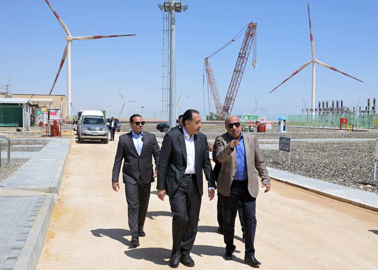 برأس غارب.. رئيس الوزراء يتفقد مزرعة توليد الكهرباء بقدرة 650 ميجاوات برأس غارب.. رئيس الوزراء يتفقد مزرعة توليد الكهرباء بقدرة 650 ميجاوات