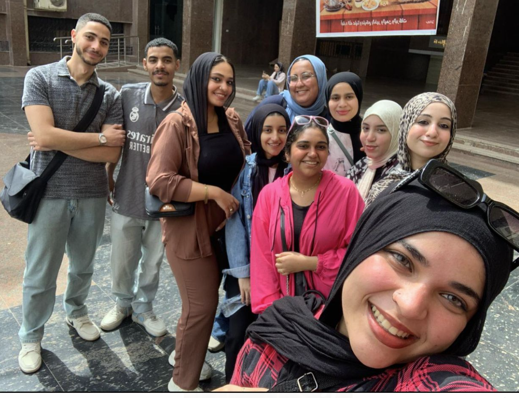 فريق مشروع "اقلب الصفحة"