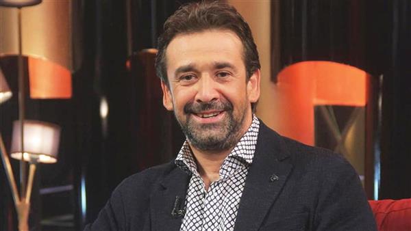 كريم عبد العزيز يعود إلى المسرح بمسرحية “الباشا” في موسم جدة| فيديو