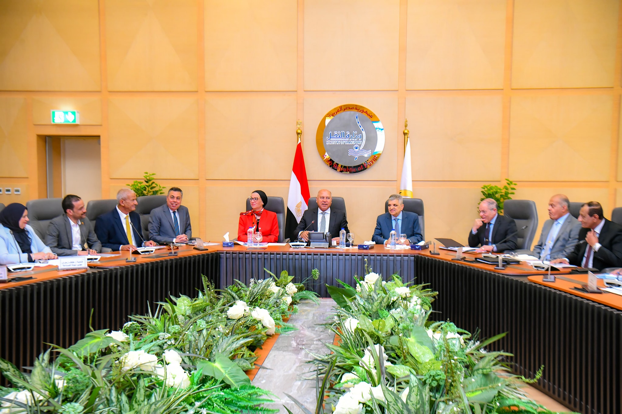 وزير الصناعة يترأس اجتماعًا موسعًا لبحث آليات تقديم خدمة جمع المخلفات الصلبة من السفن العابرة لقناة السويس وزير الصناعة يترأس اجتماعًا موسعًا لبحث آليات تقديم خدمة جمع المخلفات الصلبة من السفن العابرة لقناة السويس