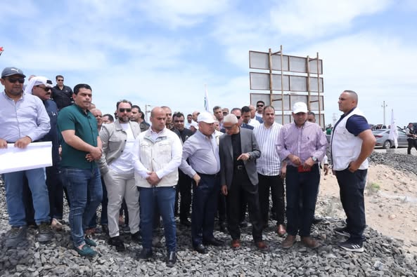 وزير الصناعة والنقل يتابع أعمال تنفيذ مشروع إنشاء خط سكة حديد وزير الصناعة والنقل يتابع أعمال تنفيذ مشروع إنشاء خط سكة حديد