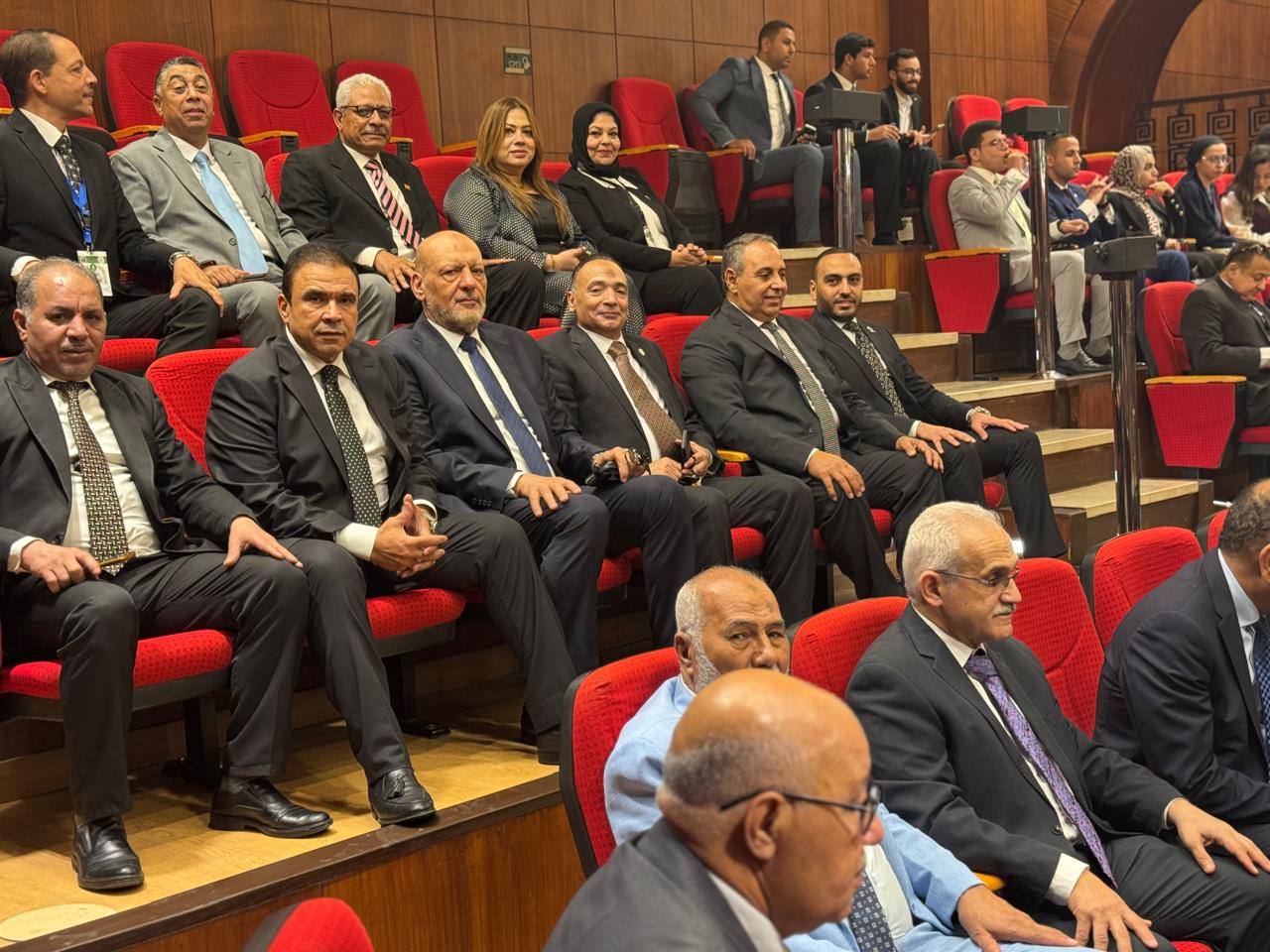 مجلس الشيوخ يستقبل وفد تحالف الأحزاب المصرية ويرحب بهم فى الجلسة العامة مجلس الشيوخ يستقبل وفد تحالف الأحزاب المصرية ويرحب بهم فى الجلسة العامة