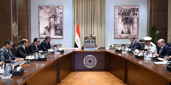 رئيس الوزراء يناقش سُبل الاستفادة من الآثار الغارقة بخليج أبي قير رئيس الوزراء يناقش سُبل الاستفادة من الآثار الغارقة بخليج أبي قير