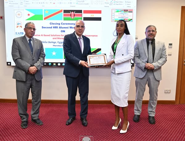 وزير الري يكرم (٢٤) من المتدربين الأفارقة من دول حوض نهر النيل والقرن الأفريقى