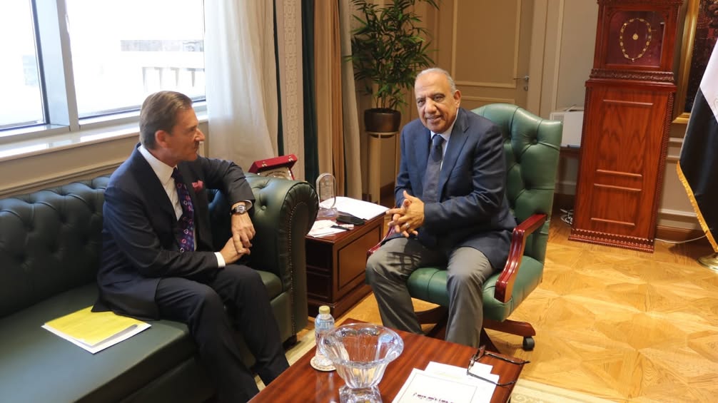 وزير الكهرباء يستقبل سفير سويسرا بالقاهرة لبحث سبل دعم وتعزيز التعاون بين البلدين
