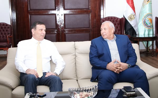 وزير الزراعة يبحث مع محافظ الوادي الجديد ملفات التعاون المشترك