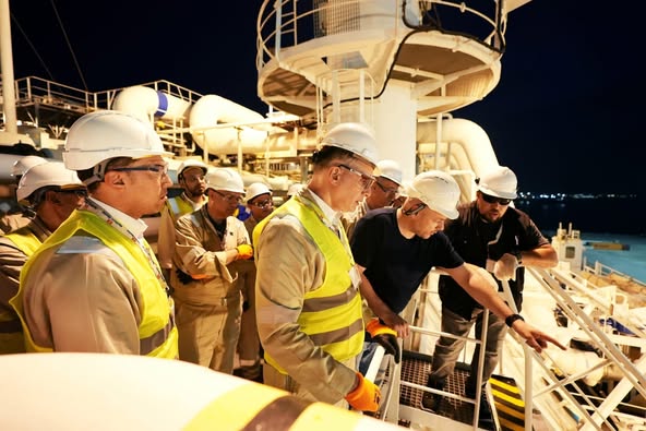 وزير البترول والثروة المعدنية يشهد وصول سفينة جديدة لإعادة تغييز الغاز الطبيعي المسال المستورد بميناء الإسكندرية وزير البترول والثروة المعدنية يشهد وصول سفينة جديدة لإعادة تغييز الغاز الطبيعي المسال المستورد بميناء الإسكندرية