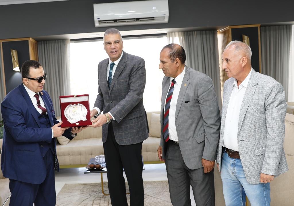 تحيا مصر يزور محافظ أسوان لبحث إقامة مشروعات تنموية لخدمة شباب المحافظة تحيا مصر يزور محافظ أسوان لبحث إقامة مشروعات تنموية لخدمة شباب المحافظة