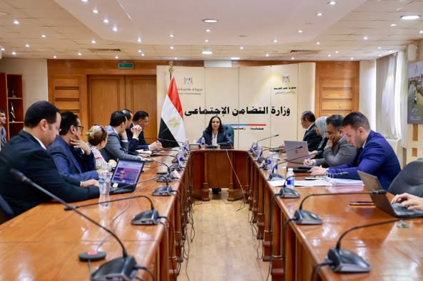 وزيرة التضامن الاجتماعي تجتمع مع الإدارة العامة لإدارة الأصول وتنمية الموارد بالوزارة