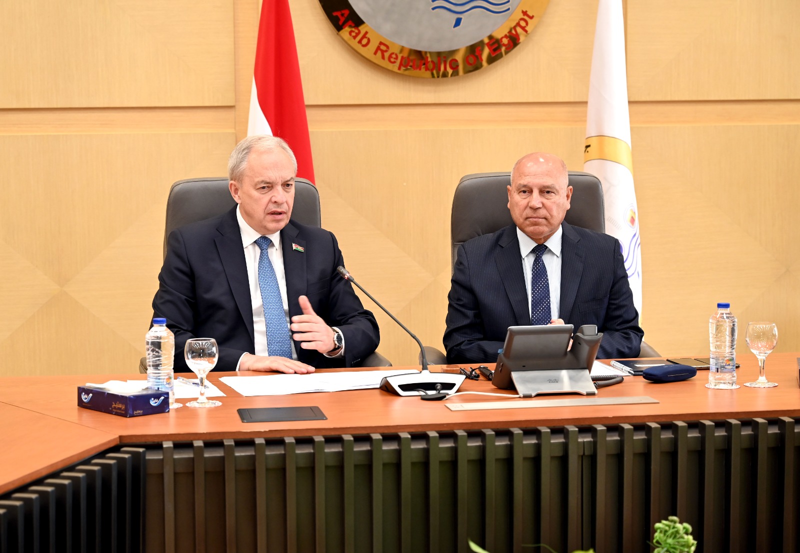 الفريق كامل الوزير يبحث مع وفد رفيع المستوى لتوطين عدد من الصناعات بمصر الفريق كامل الوزير يبحث مع وفد رفيع المستوى لتوطين عدد من الصناعات بمصر