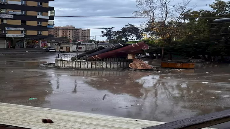 أمطار رعدية تضرب مدينة الإسكندرية وموجة شديدة من الطقس السئ