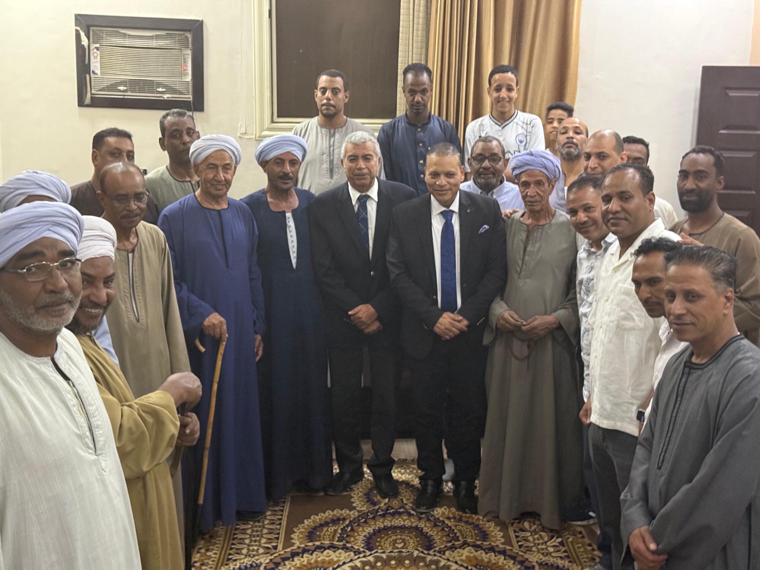 قوص تشتعل انتخابيًا.. السفير الفضالي والوزير طارق المهدي يشاركان في أكبر تحرك لتيار الاستقلال بالصعيد دعماً لعبدالله القاضي قوص تشتعل انتخابيًا.. السفير الفضالي والوزير طارق المهدي يشاركان في أكبر تحرك لتيار الاستقلال بالصعيد دعماً لعبدالله القاضي