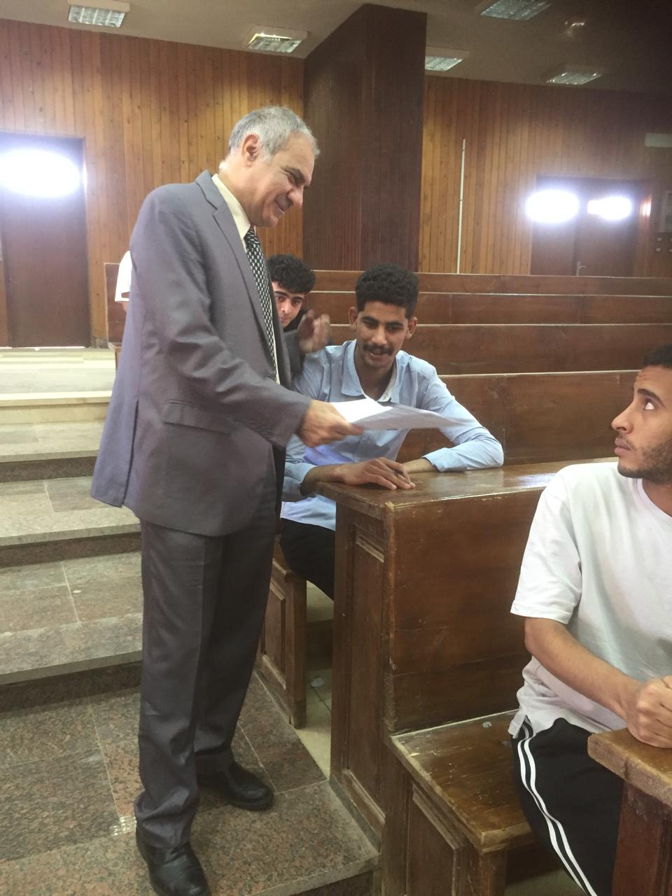 جامعة أسوان اربعة آلاف طالب يؤدون امتحانات نهاية العام بكلية الحقوق