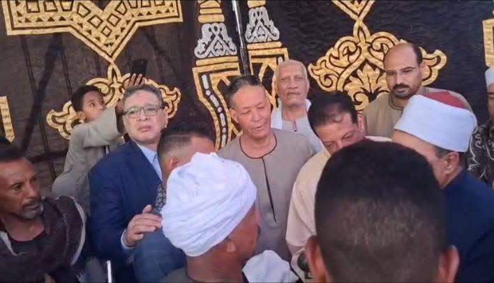 النائب عصام العمدة ينجح فى إتمام الصلح بين عائلتى عبد الجليل و معبد بقرية بنى مر بأسيوط