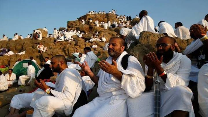 دعاء يوم عرفة مكتوب وفق ما ورد عن الرسول الكريم وفضل هذا اليوم دعاء يوم عرفة مكتوب وفق ما ورد عن الرسول الكريم وفضل هذا اليوم