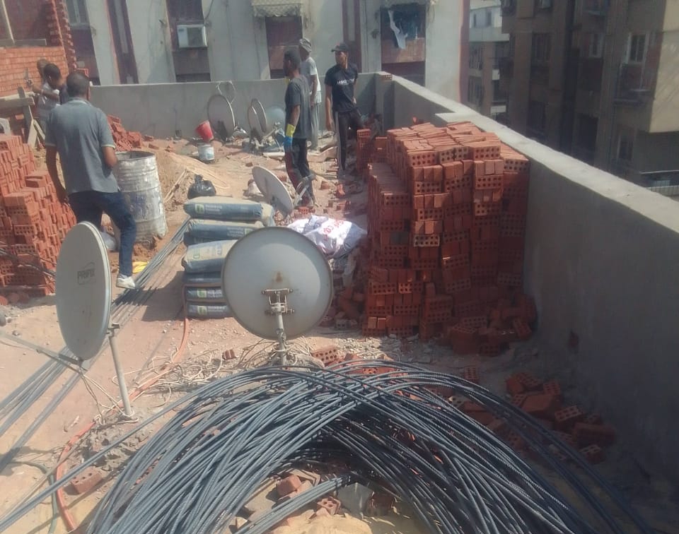 استغلالًا لإجازة العيد.. محافظ القاهرة يزيل مخالفات بناء في المعادي ومدينة نصر