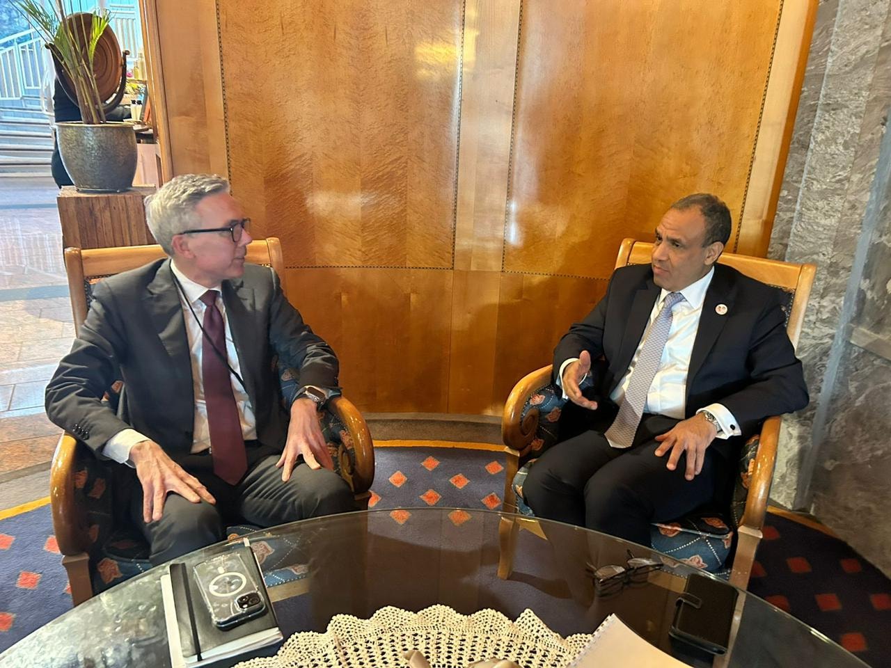 وزير الخارجية والهجرة يلتقى مع الرئيس التنفيذى لشركة سكاتك النرويجية