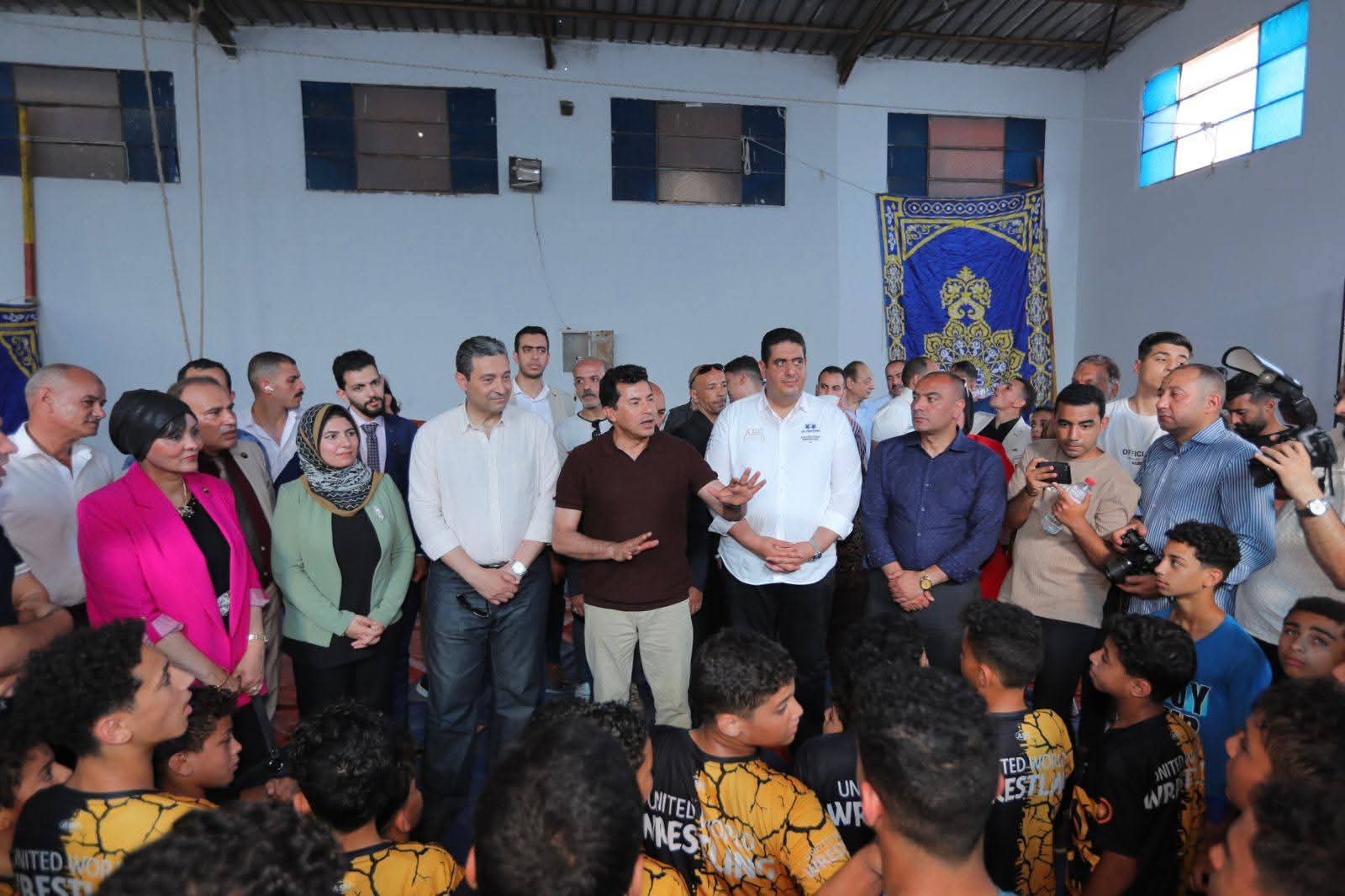 لدعم الصناعة..وزيرالشباب والرياضةيوافق علي مقترح نواب الشيوخ بتخصيص أندية كمعارض للأثاث الدمياطي لدعم الصناعة..وزيرالشباب والرياضةيوافق علي مقترح نواب الشيوخ بتخصيص أندية كمعارض للأثاث الدمياطي