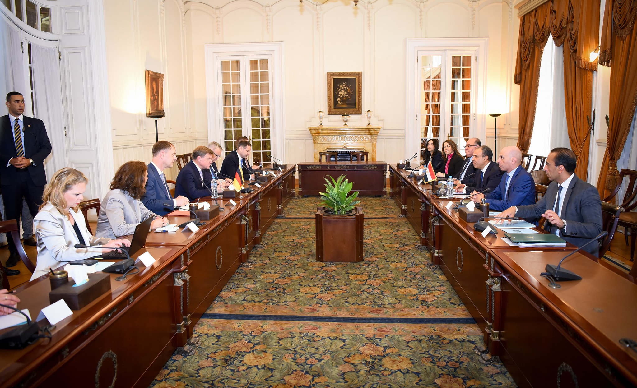 عبد العاطي يبحث توسيع الاستثمارات والتعاون في إفريقيا