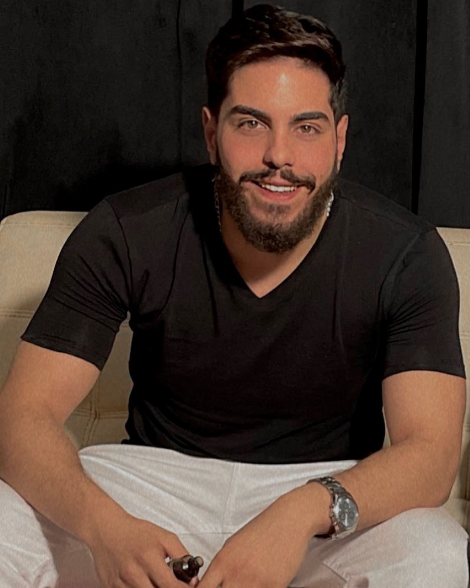 ور دياب ترتبط بمدرب رقص مصري يشعل الإنترنت برسالة حب نارية