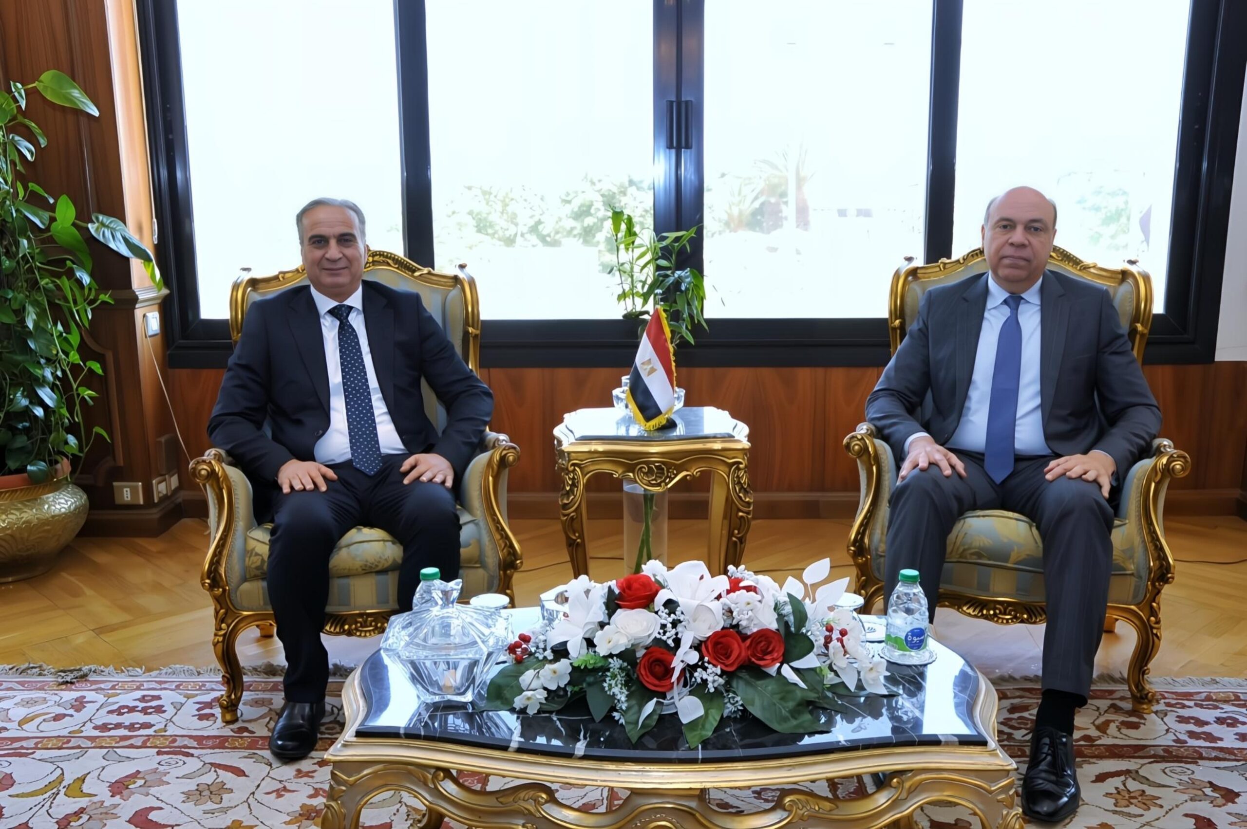   وزير الطيران المدني يلتقي رئيس جهاز حماية المستهلك لبحث سبل التعاون المشترك بين الجانبين