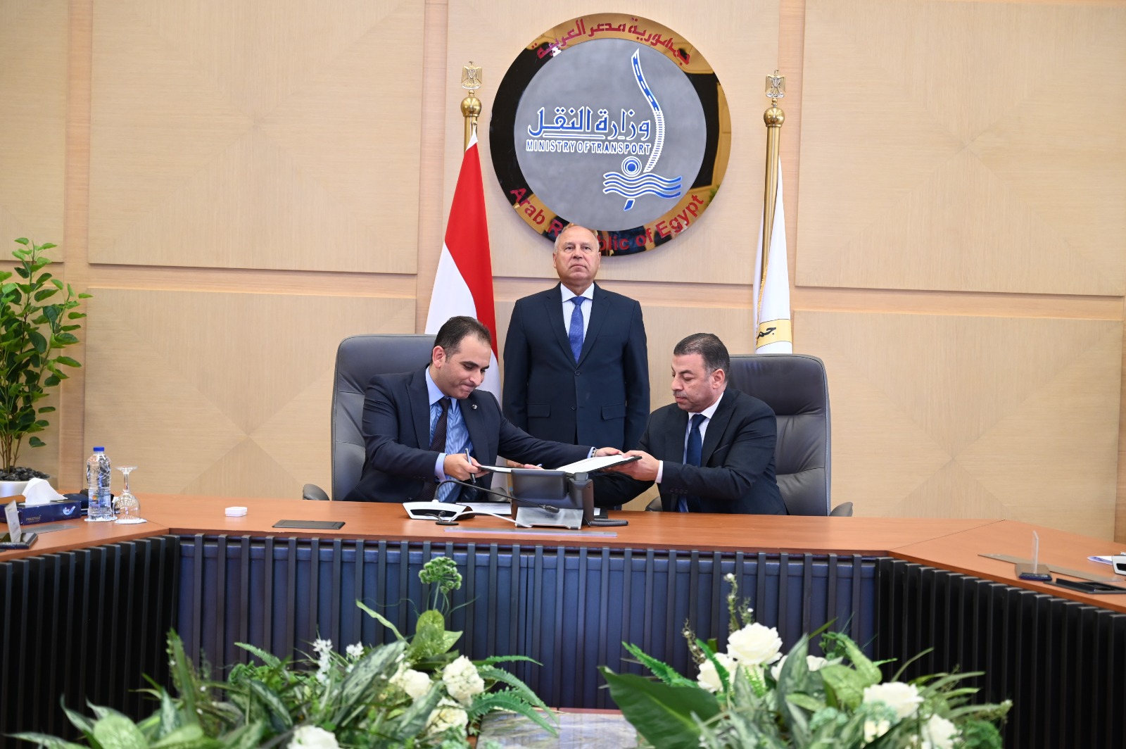 وزير الصناعة والنقل يشهد توقيع عقد ترخيص شركة ” رحلة رايدز لتنظيم خدمات النقل البري” وزير الصناعة والنقل يشهد توقيع عقد ترخيص شركة ” رحلة رايدز لتنظيم خدمات النقل البري”