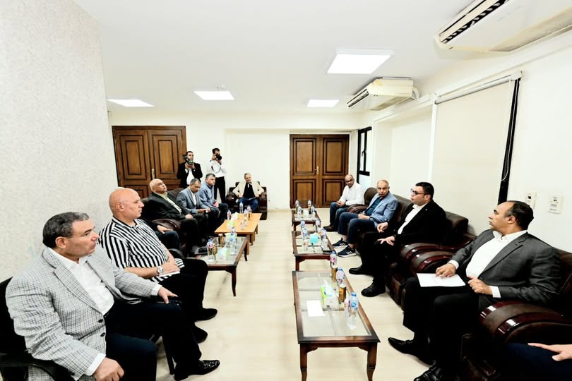 وزير الإسكان ومحافظ المنيا يعقدان اجتماعا مع نواب البرلمان عن المحافظة وزير الإسكان ومحافظ المنيا يعقدان اجتماعا مع نواب البرلمان عن المحافظة