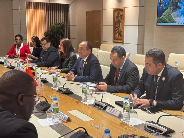 وزير قطاع الأعمال العام يبحث مع وزيري السياحة والإسكان ورئيس الصندوق السيادي في أنجولا فرص التعاون المشترك وزير قطاع الأعمال العام يبحث مع وزيري السياحة والإسكان ورئيس الصندوق السيادي في أنجولا فرص التعاون المشترك