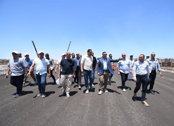 وزير الإسكان يتفقد كوبرى C19 والمدينة التراثية والمنطقة الشاطئية بمدينة العلمين الجديدة
