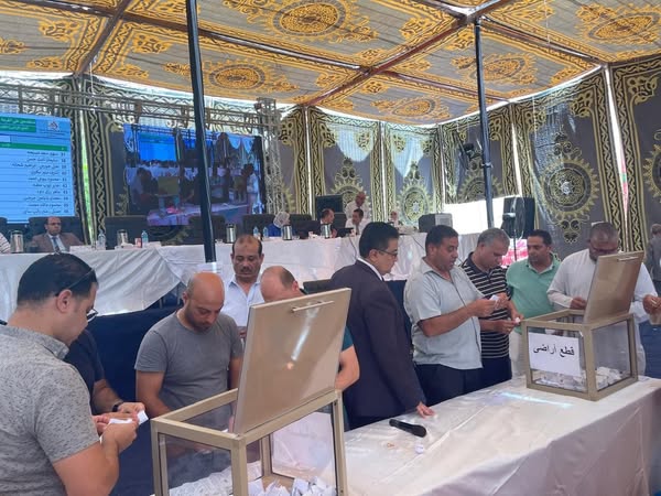 وزير الإسكان: تخصيص 316 قطعة أرض للمواطنين الذين تم توفيق أوضاعهم بمنطقة الرابية بمدينة الشروق وزير الإسكان: تخصيص 316 قطعة أرض للمواطنين الذين تم توفيق أوضاعهم بمنطقة الرابية بمدينة الشروق