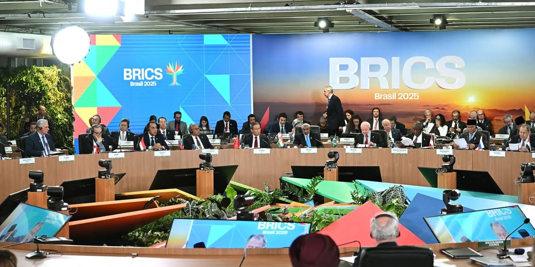 رئيس الوزراء يلتقي رئيس جمهورية الأوروجواي خلال قمة بريكس