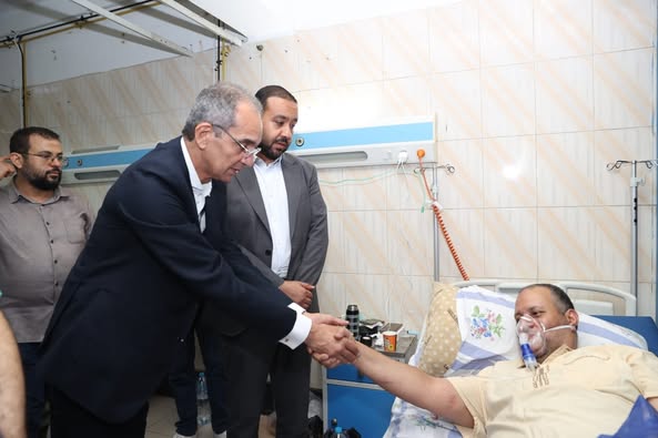 وزير الاتصالات يقطع زيارته لخارج مصر ويوجه بتعويض المستخدمين المتضررين ويزور المصابين فى الحادث وزير الاتصالات يقطع زيارته لخارج مصر ويوجه بتعويض المستخدمين المتضررين ويزور المصابين فى الحادث