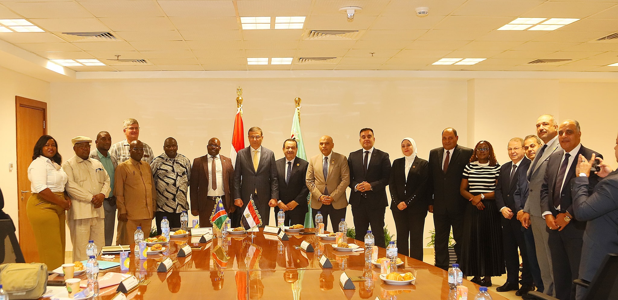 وزير الزراعة يبحث مع وفد برلماني ناميبي تعزيز التعاون في المجال الزراعي بين البلدين وزير الزراعة يبحث مع وفد برلماني ناميبي تعزيز التعاون في المجال الزراعي بين البلدين