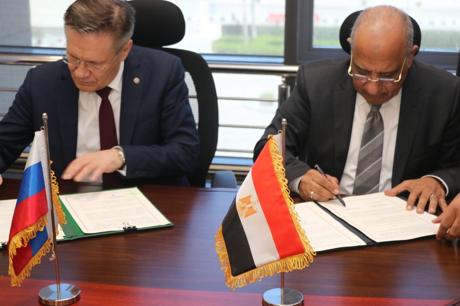 مصر وروسيا توقعان بروتوكولًا مكملًا للاتفاقية الحكومية الخاصة بالتعاون في بناء وتشغيل محطات الطاقة النووية