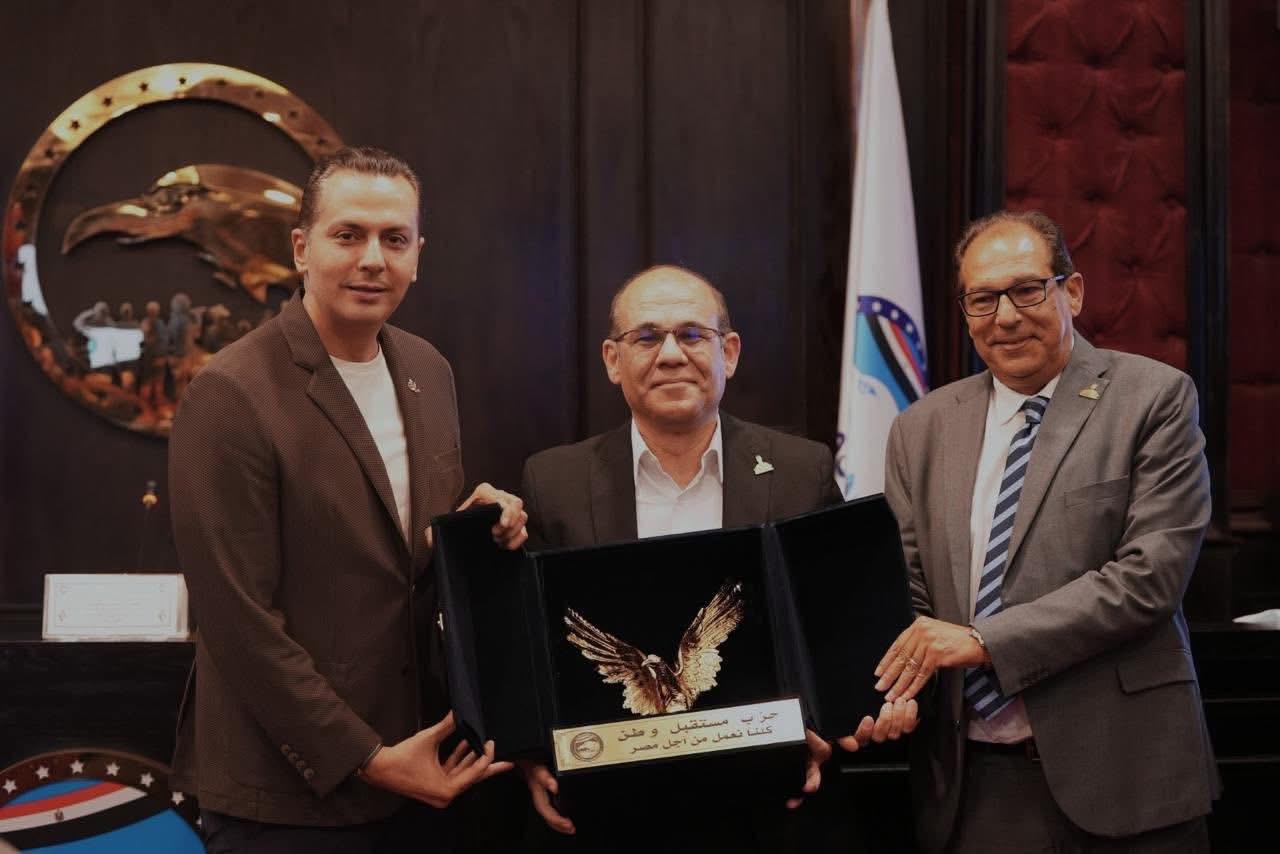 بحضور الأمين العام.. “مستقبل وطن” يعقد اجتماعا تنظيميا مع أمناء الحزب والتنظيم بالمحافظات لوضع اللمسات النهائية استعدادا لانتخابات الشيوخ بحضور الأمين العام.. “مستقبل وطن” يعقد اجتماعا تنظيميا مع أمناء الحزب والتنظيم بالمحافظات لوضع اللمسات النهائية استعدادا لانتخابات الشيوخ