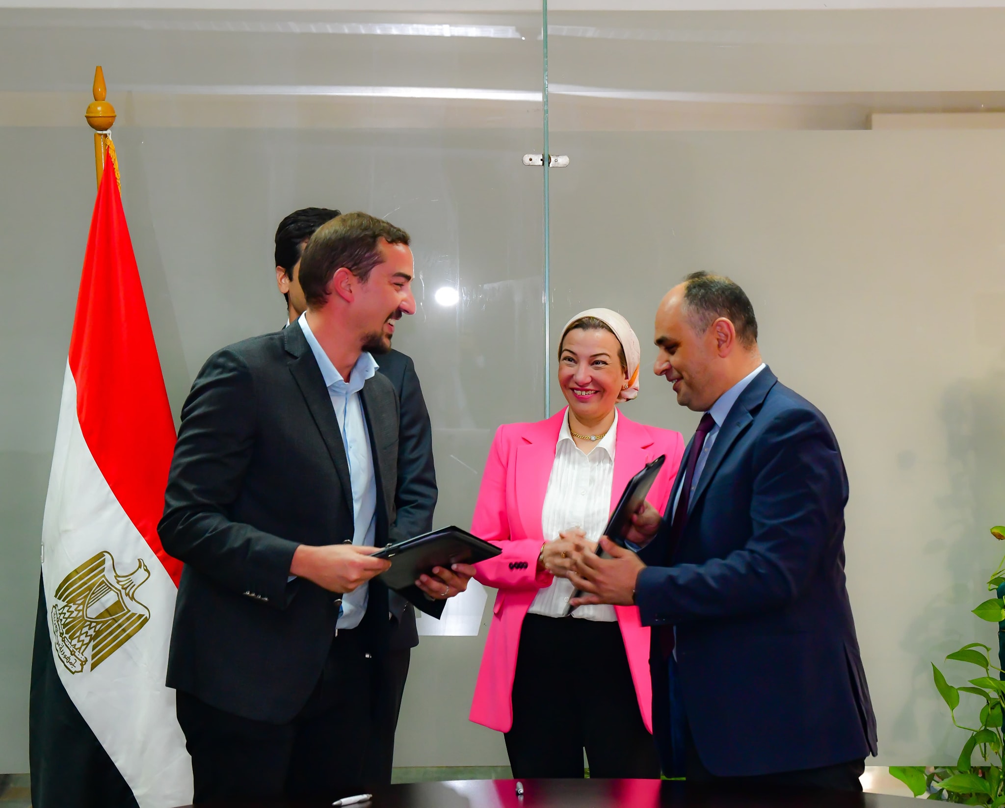 وزيرة البيئة تشهد توقيع بروتوكول تعاون بين جهاز شئون البيئة ومؤسسة حماية البيئة البحرية وزيرة البيئة تشهد توقيع بروتوكول تعاون بين جهاز شئون البيئة ومؤسسة حماية البيئة البحرية