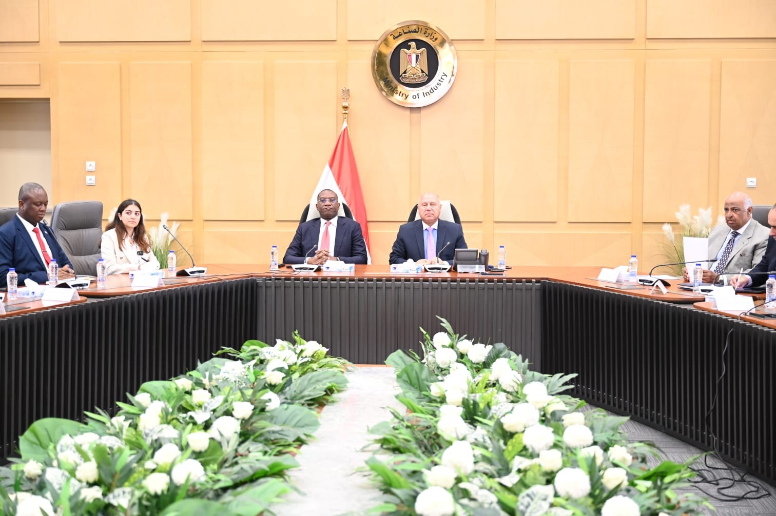 وزير الصناعة والنقل يعقد جلسة مباحثات هامة مع نائب رئيس وزراء جمهورية الكونغو وزير الصناعة والنقل يعقد جلسة مباحثات هامة مع نائب رئيس وزراء جمهورية الكونغو