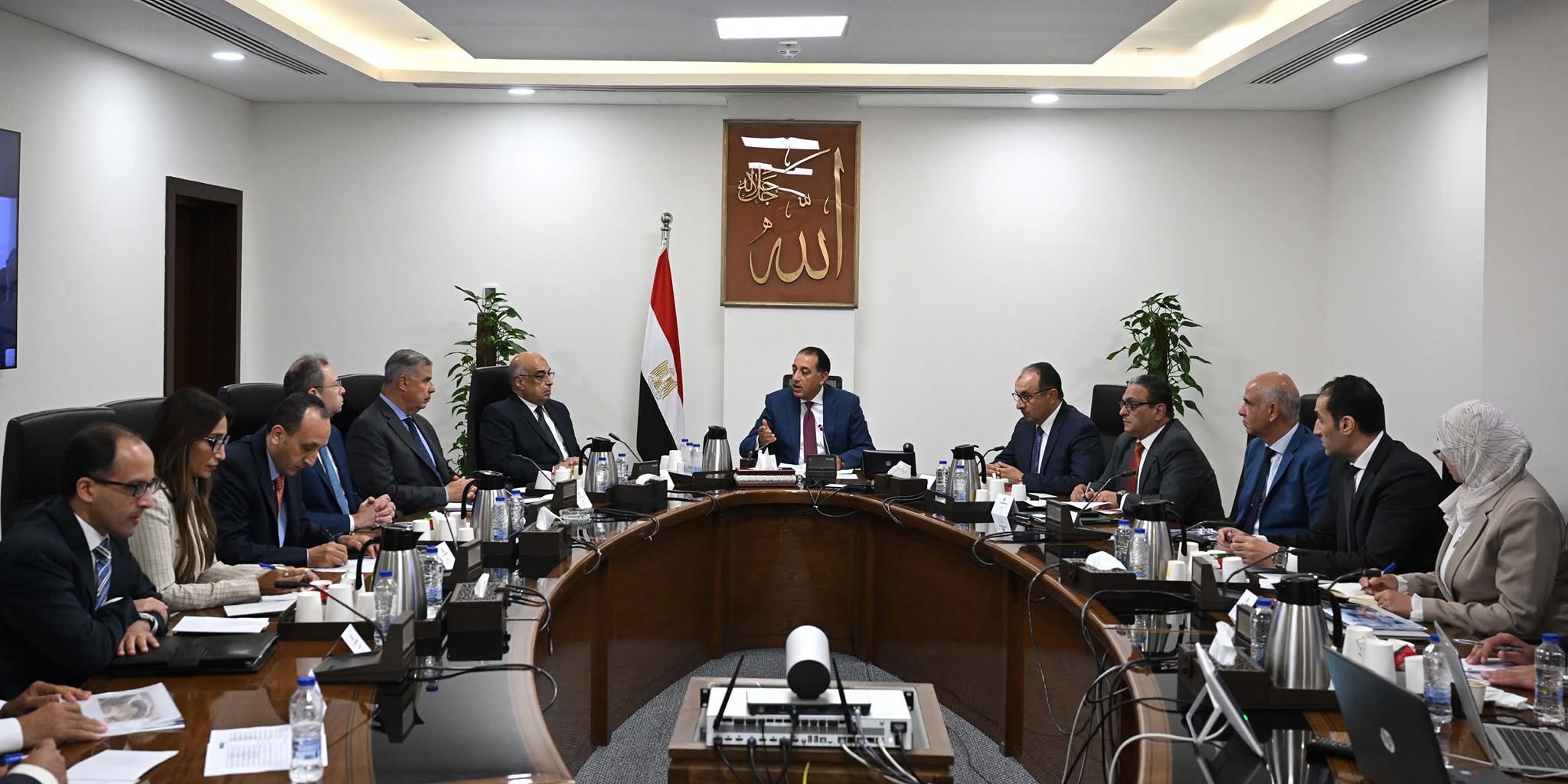 رئيس الوزراء يتابع آليات الاستغلال الأمثل لمبنى قصر القطن بمحافظة الإسكندرية رئيس الوزراء يتابع آليات الاستغلال الأمثل لمبنى قصر القطن بمحافظة الإسكندرية