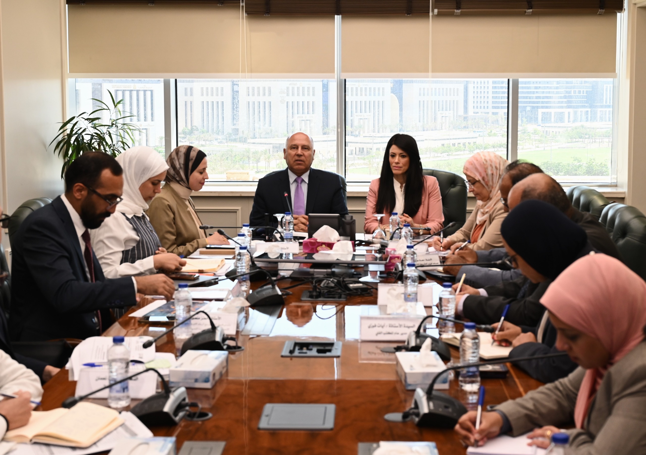 نائب رئيس مجلس الوزراء للتنمية الصناعية وزير الصناعة والنقل ووزيرة التخطيط والتنمية الاقتصادية والتعاون الدولي في اجتماع تنسيقي موسع لوضع خارطة طريق للتعامل مع آلية تعديل حدود الكربون CBAM نائب رئيس مجلس الوزراء للتنمية الصناعية وزير الصناعة والنقل ووزيرة التخطيط والتنمية الاقتصادية والتعاون الدولي في اجتماع تنسيقي موسع لوضع خارطة طريق للتعامل مع آلية تعديل حدود الكربون CBAM