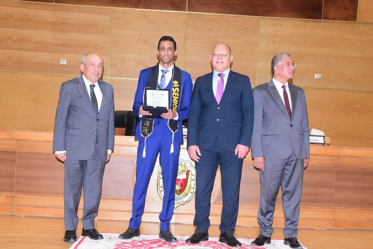 نقيب المهندسين يشهد حفل تخرج دفعة جديدة من خريجي كلية الهندسة بجامعة سوهاج نقيب المهندسين يشهد حفل تخرج دفعة جديدة من خريجي كلية الهندسة بجامعة سوهاج