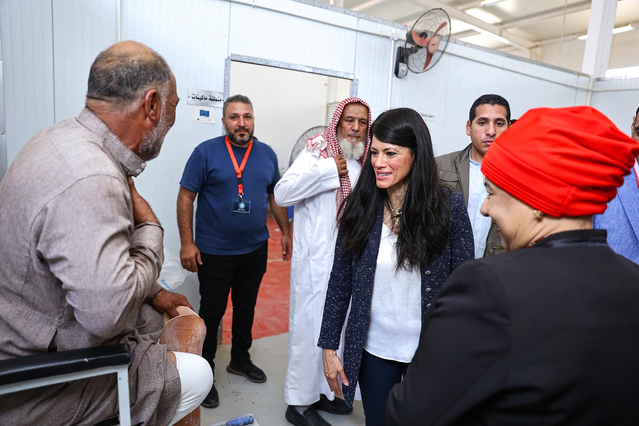 وزيرة التخطيط تشهد تسليم وصيانة ١٠٠ طرف صناعي لمصابي ومتضرري الألغام