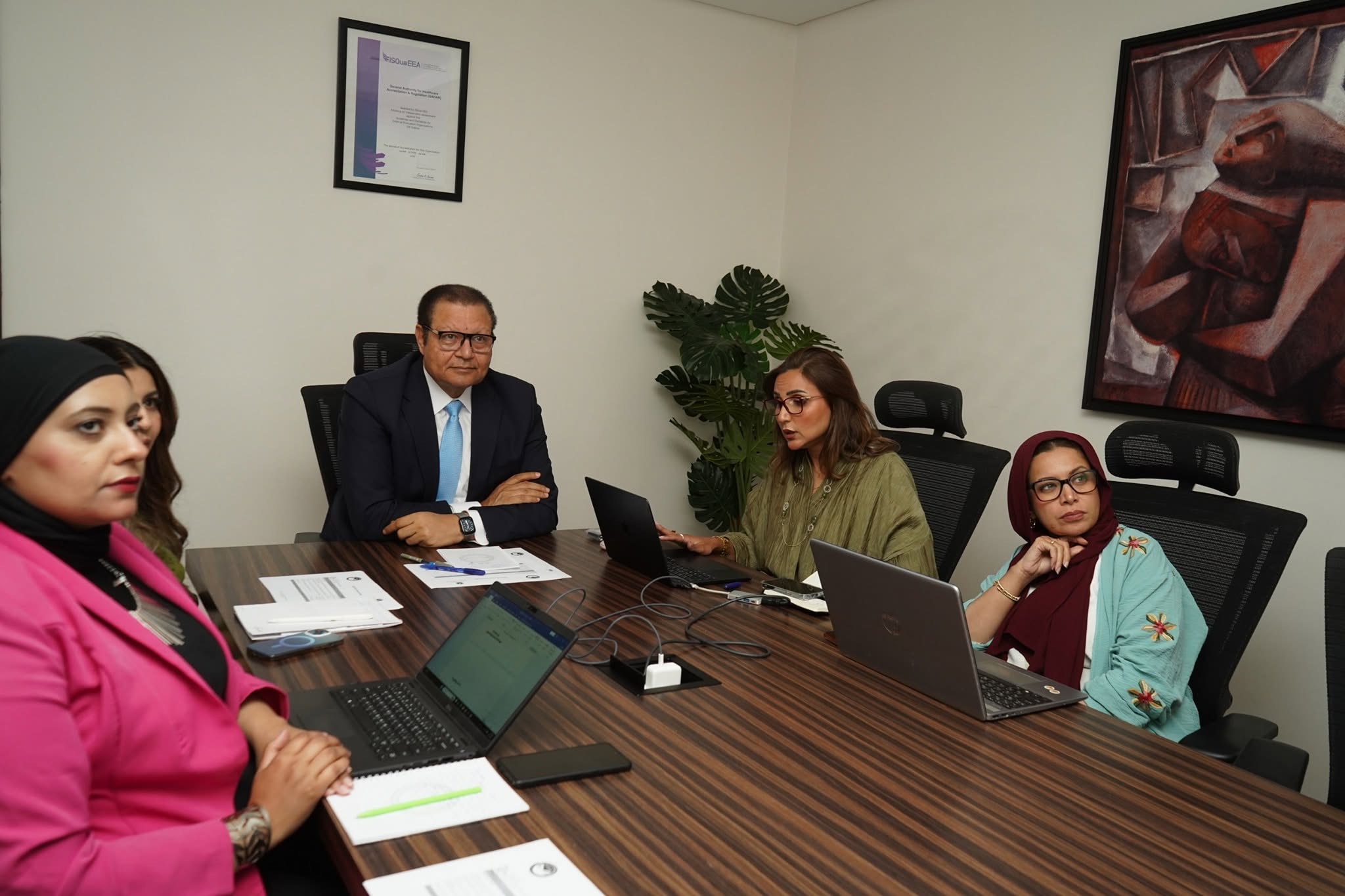 مدير المؤسسة الألمانية KTQ International” يشيد بانجازات المنظومة الصحية المصرية في تطبيق الجودة