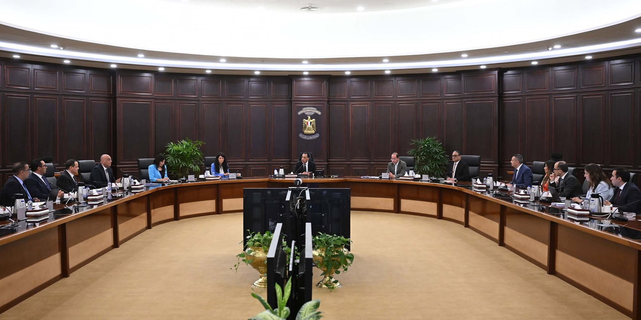 رئيس الوزراء يتابع عددا من الموضوعات وملفات عمل جهاز تنمية المشروعات المتوسطة والصغيرة ومتناهية الصغر رئيس الوزراء يتابع عددا من الموضوعات وملفات عمل جهاز تنمية المشروعات المتوسطة والصغيرة ومتناهية الصغر