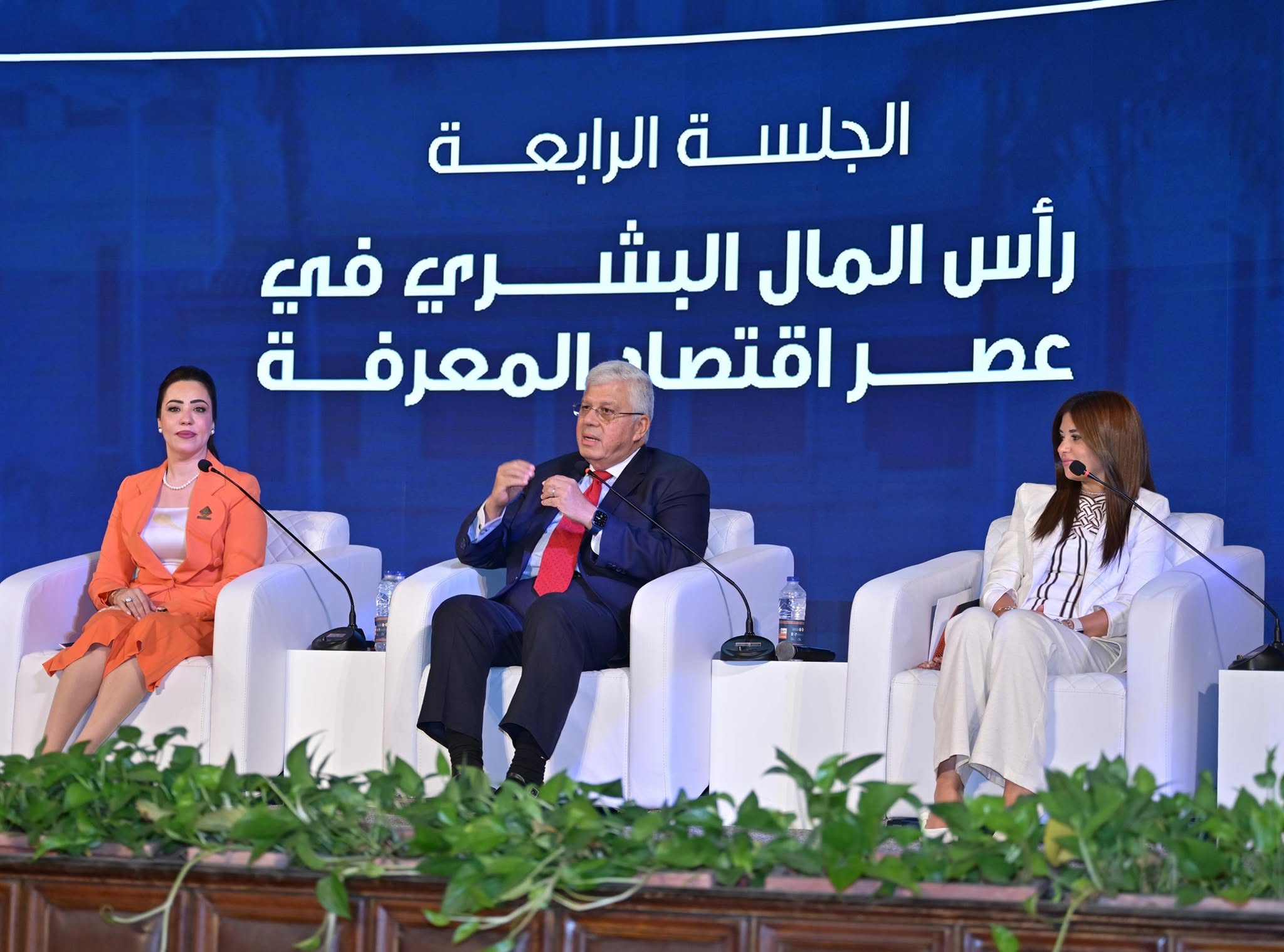 الدكتور أيمن عاشور يشهد الجلسة الرابعة لملتقى شباب المعرفة في نسخته الرابعة بجامعة القاهرة الدكتور أيمن عاشور يشهد الجلسة الرابعة لملتقى شباب المعرفة في نسخته الرابعة بجامعة القاهرة