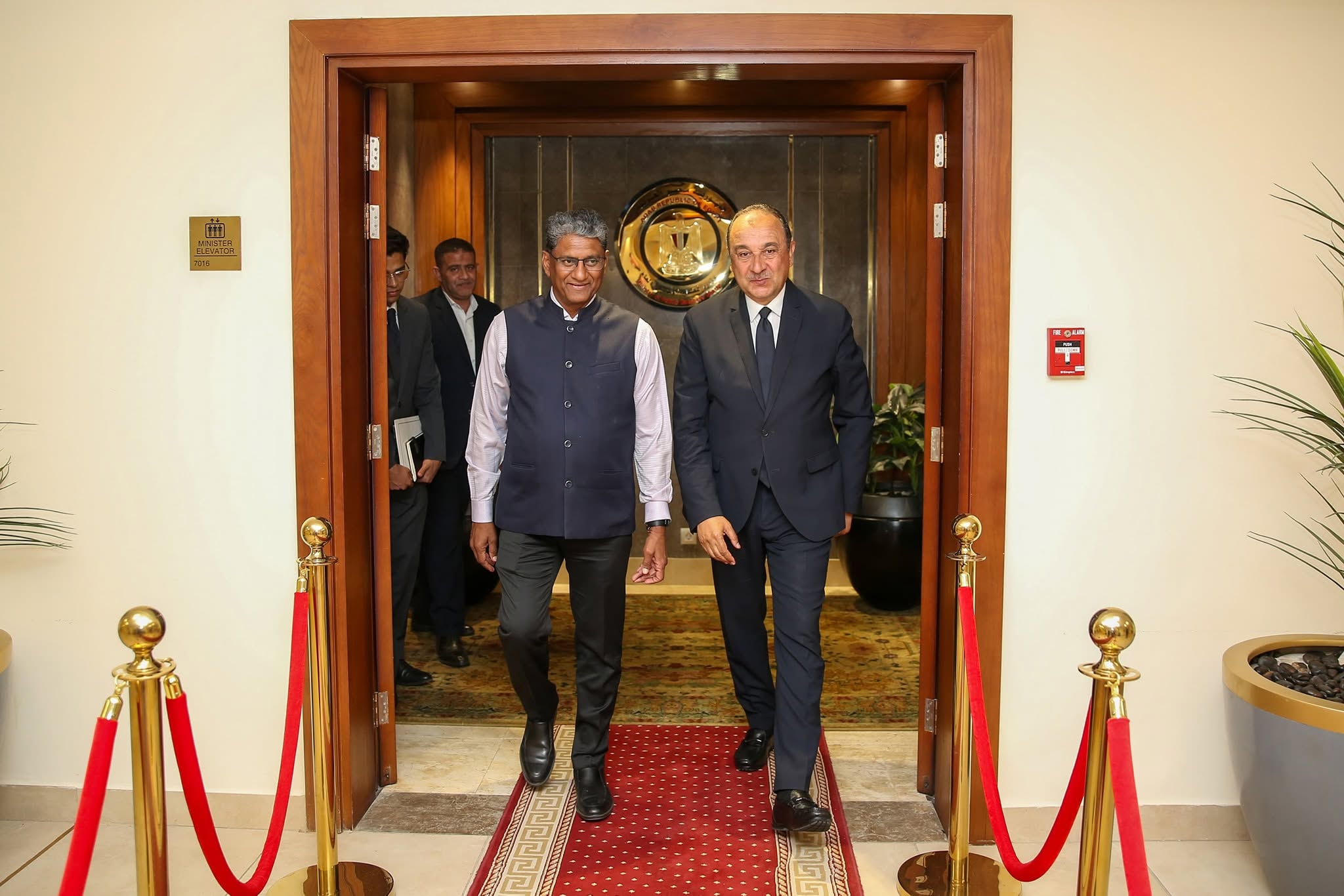 وزير قطاع الأعمال العام يبحث مع السفير الهندي بالقاهرة فرص تعزيز التعاون الصناعي والاستثماري وزير قطاع الأعمال العام يبحث مع السفير الهندي بالقاهرة فرص تعزيز التعاون الصناعي والاستثماري