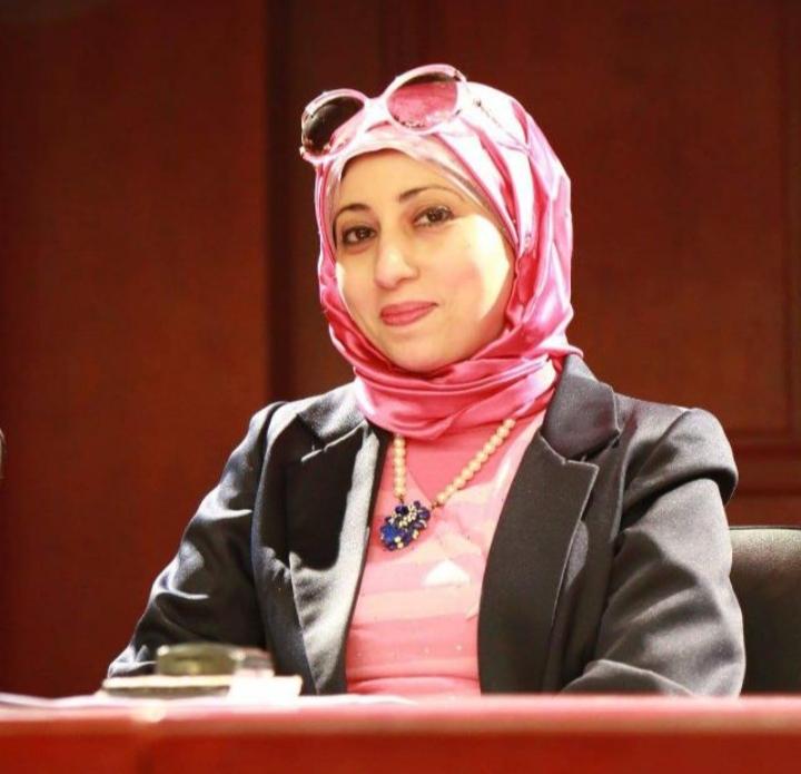 هند يحى تفوز بالمركز الأول فى مسابقة البحوث العلمية بمسابقة الإبداع الإعلامى